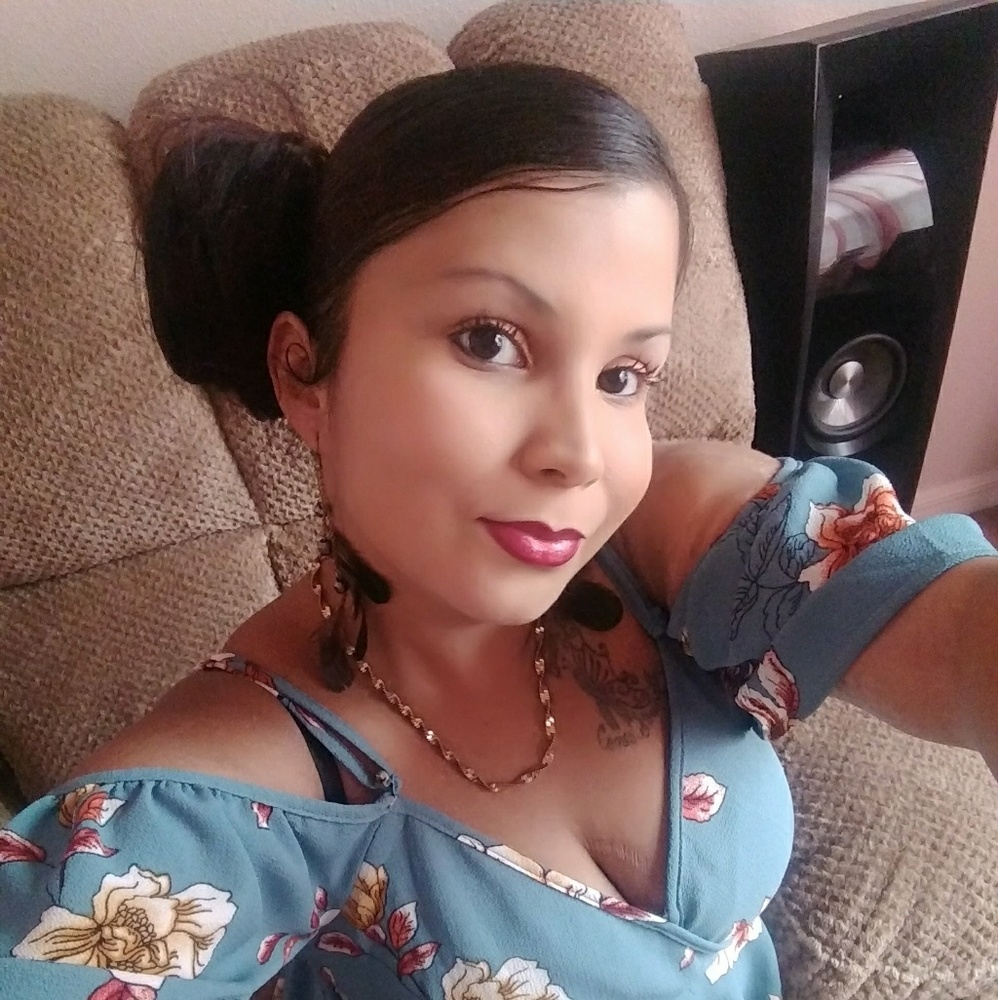 Meet your Posher, Cynthia